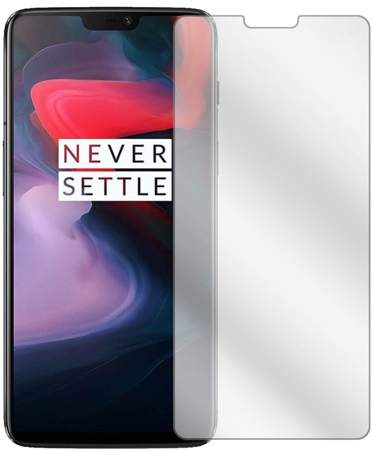 Klare Displayschutzfolie von dipos passend für OnePlus 6, präziser Zuschnitt und blasenfrei montiert