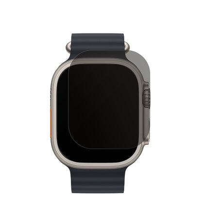 AppleWatch Ultra mit aufgebrachtem dipos Displayschutz, der seitliche Einblicke blockiert