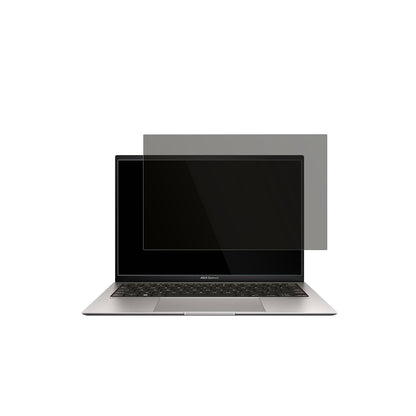 AsusZenBook S 13 OLED UM5302L mit aufgebrachtem dipos Displayschutz, der seitliche Einblicke blockiert