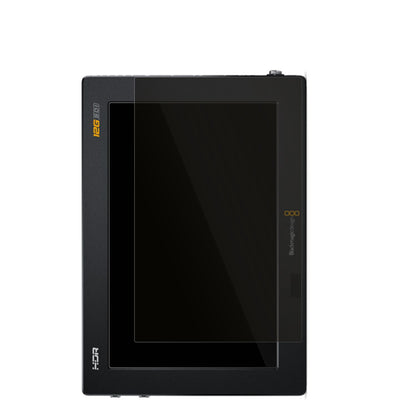 BlackmagicVideo Assist 12G HDR mit aufgebrachtem dipos Displayschutz, der seitliche Einblicke blockiert