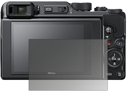 NikonCoolpix A1000 mit aufgebrachtem dipos Displayschutz, der seitliche Einblicke blockiert