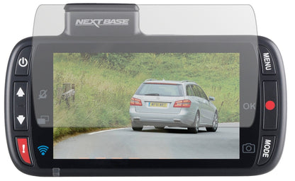 Nextbase312GW Dashcam mit aufgebrachter dipos Displayschutzfolie, die lästige Fingerabdrücke minimiert