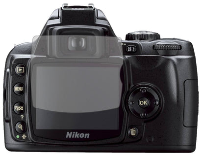 NikonD40x mit aufgebrachter dipos Displayschutzfolie, die lästige Fingerabdrücke minimiert