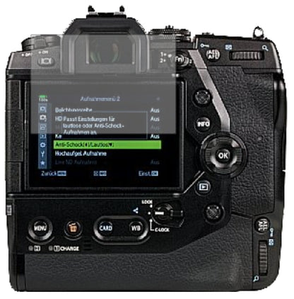 OlympusOM-D E-M1X mit aufgebrachter dipos Displayschutzfolie, die lästige Fingerabdrücke minimiert