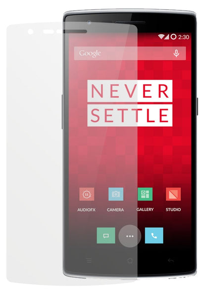 OneOnePlus mit aufgebrachter dipos Displayschutzfolie, die lästige Fingerabdrücke minimiert