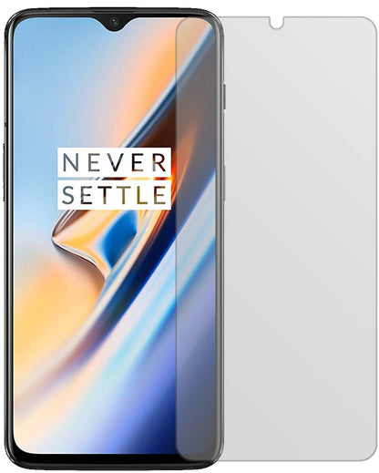OnePlus6T mit aufgebrachter dipos Displayschutzfolie, die lästige Fingerabdrücke minimiert