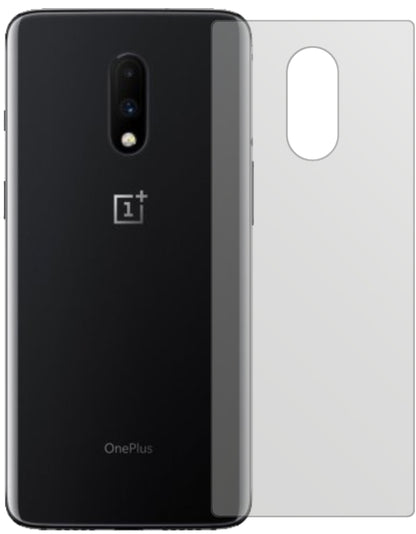 OnePlus7 Rückseite mit aufgebrachter dipos Displayschutzfolie, die lästige Fingerabdrücke minimiert