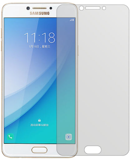 SamsungGalaxy C7 Pro mit aufgebrachter dipos Displayschutzfolie, die lästige Fingerabdrücke minimiert