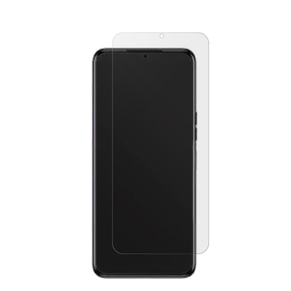 TecnoSpark 9T mit aufgebrachter dipos Displayschutzfolie, die lästige Fingerabdrücke minimiert
