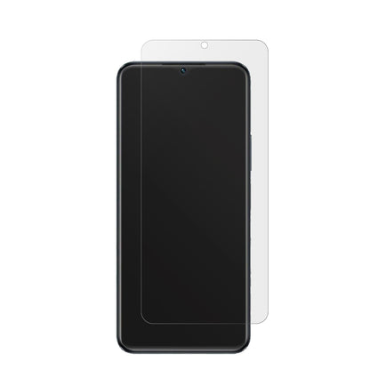 VivoiQOO Z6 5G mit aufgebrachter dipos Displayschutzfolie, die lästige Fingerabdrücke minimiert