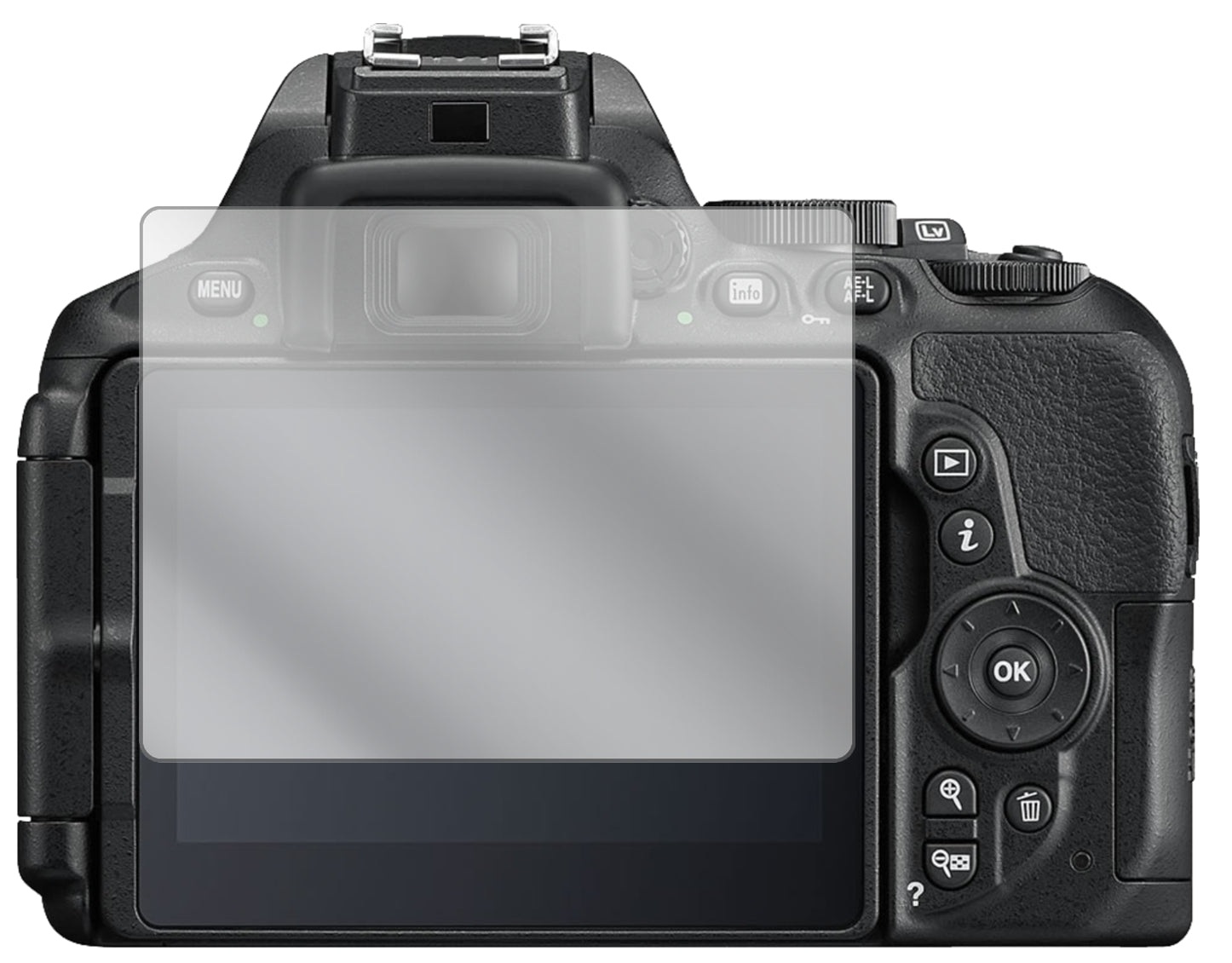 NikonD 5600 mit aufgebrachter dipos Displayschutzfolie, glasklare Darstellung ohne Einschränkungen