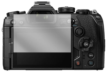 OlympusOM-D E-M1 Mark III mit aufgebrachter dipos Displayschutzfolie, glasklare Darstellung ohne Einschränkungen