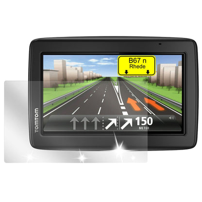 Via 135 MTomTom mit aufgebrachter dipos Displayschutzfolie, glasklare Darstellung ohne Einschränkungen
