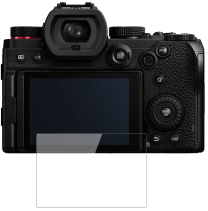 PanasonicLumix DC-S5 mit aufgebrachter dipos Flex Schutzfolie, glasklare Darstellung ohne Einschränkungen
