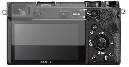 SonyAlpha 6600 mit aufgebrachter dipos Displayschutzfolie, die lästige Fingerabdrücke minimiert